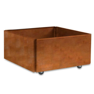 plantekasse på hjul i jern der ruster