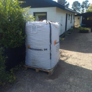 bigbag leveret i indkørsel fra Havehandel.dk