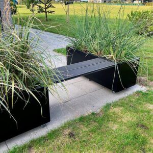 Bænk i komposit til at sætte i mellem plantekasser